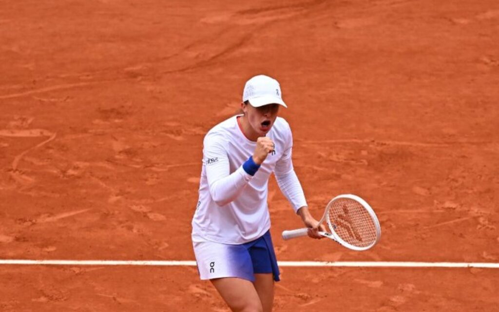 French Open: Swiatek sails into QF with commanding win over Potapova