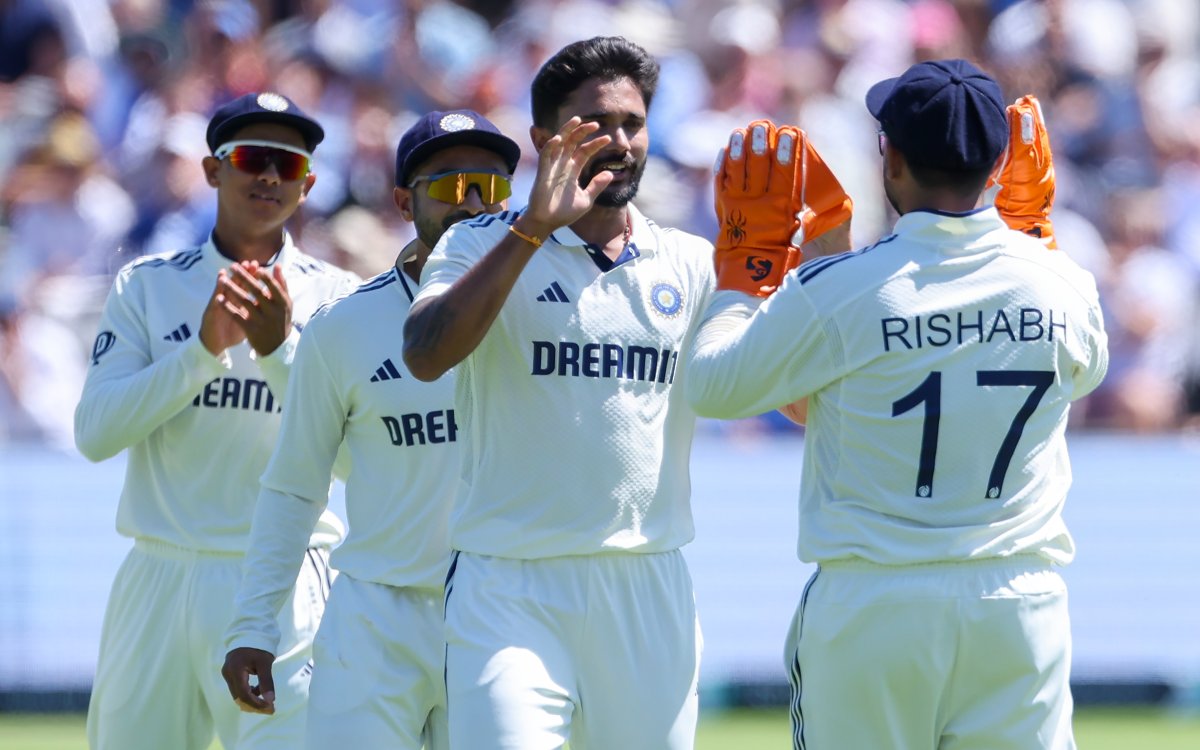 3rd Test: Pant Receiving Treatment At The Moment After Being Hit On Left Index Finger, Says BCCI