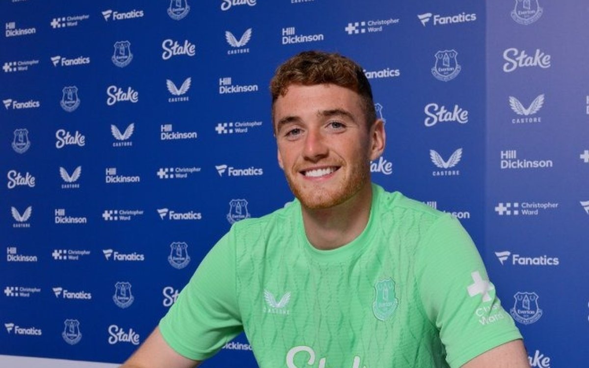 Everton Sign Goalkeeper Mark Travers On Four-year Deal