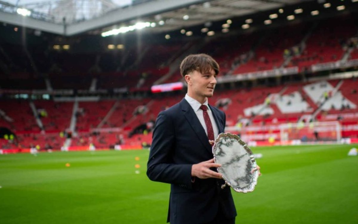 Man Utd goalkeeper Elyh Harrison joins Shrewsbury Town on loan