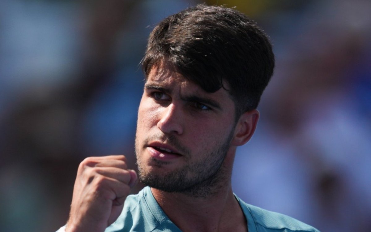 Alcaraz survives Dzumhur scare to reach third round in Cincinnati