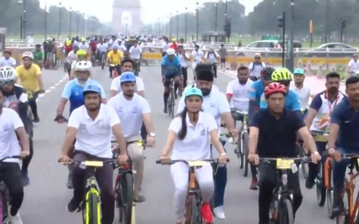 'Pedal towards a self-reliant India', Mansukh Mandaviya joins ‘Fit India – Sundays on Cycle’