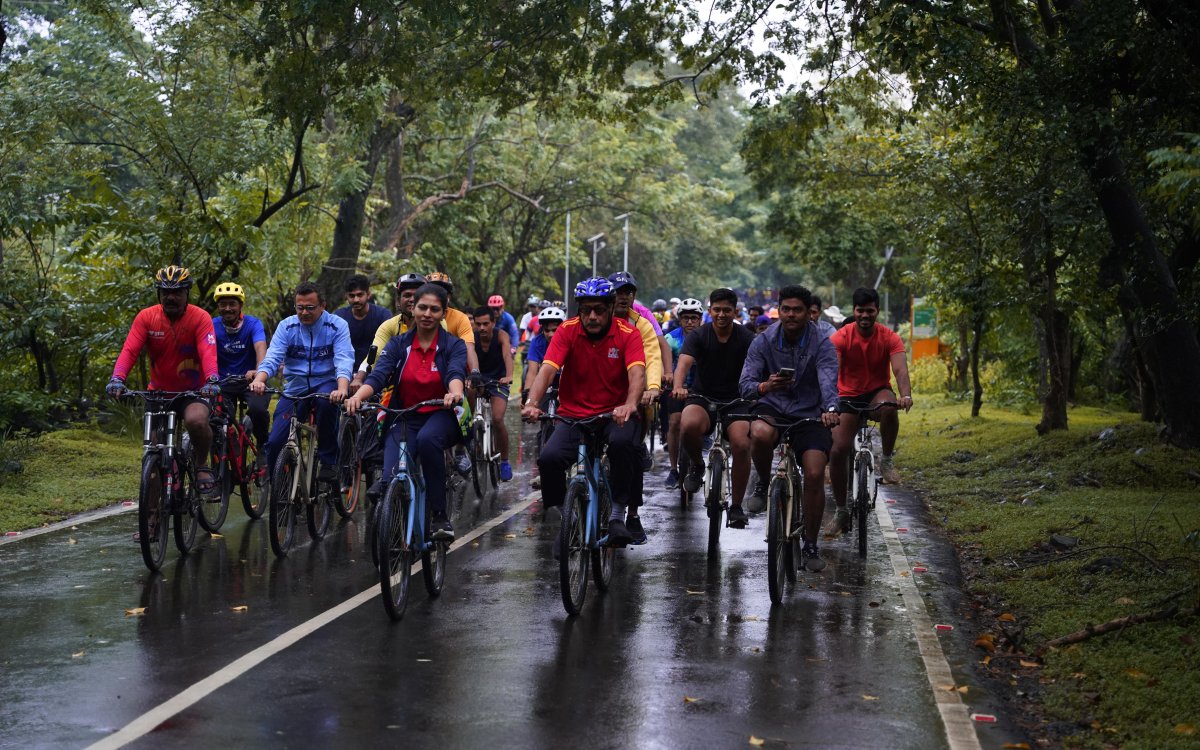 Raksha Khadse and Jackie Shroff inspire citizens at Sundays on Cycle in Mumbai