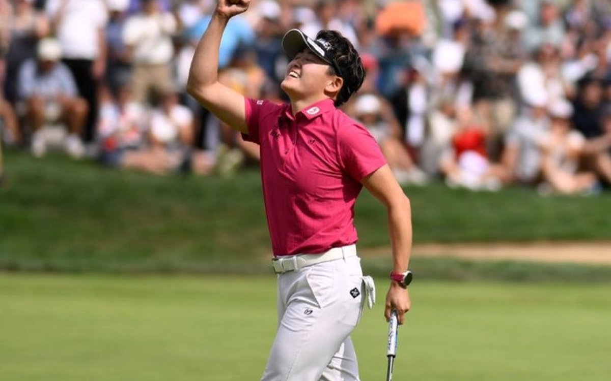 Rookie Iwai leads by two strokes at Canadian Women's Open