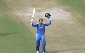2nd ODI: Brown picks 3-42 as Australia bowl India out for 292 despite Mandhana's 117