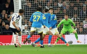 Premier League: Palhinha strikes in stoppage time as Spurs play out draw against Wolves