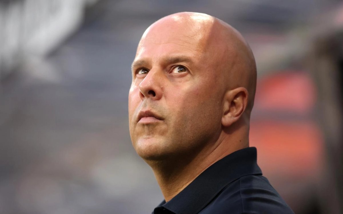 Slot Defends Referee Over Stoppage Time After Liverpool Beat Everton 2-1