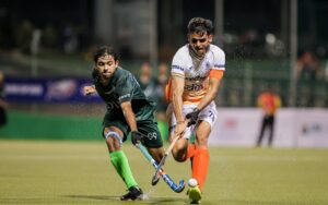 After Asia Cup tensions, India and Pakistan hockey players exchange high-fives