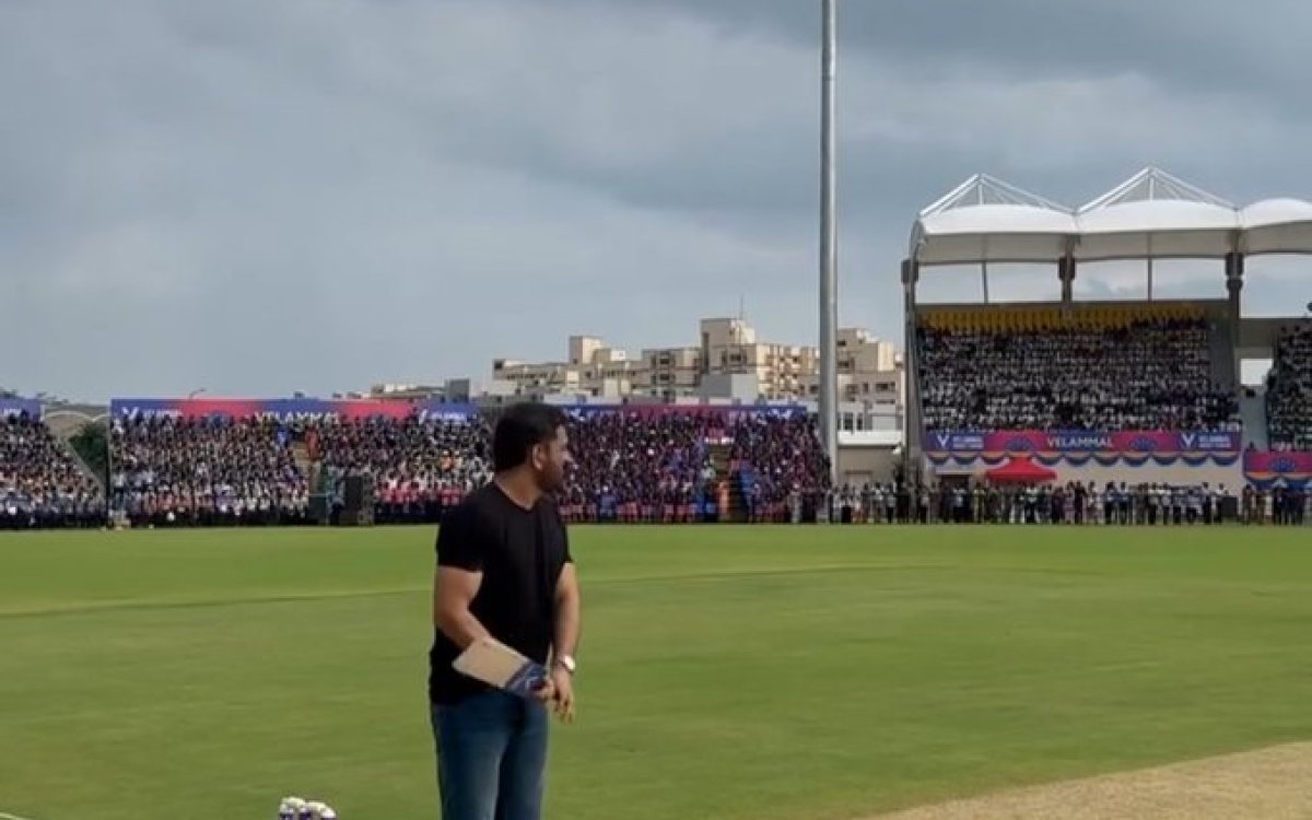 Dhoni inaugurates Velammal Cricket Stadium in Madurai; fans go berserk to get a glimpse of 'Thala'