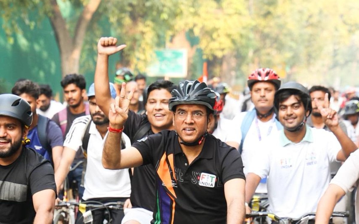 Fit India Sundays On Cycle: Dr. Mandaviya Leads The Way With Teachers In Delhi On World Teachers  Day