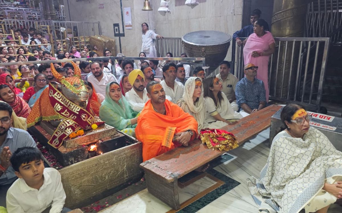 Shikhar Dhawan Visits Mahakaleshwar Jyotirlinga Temple, Attends Bhasma Aarti