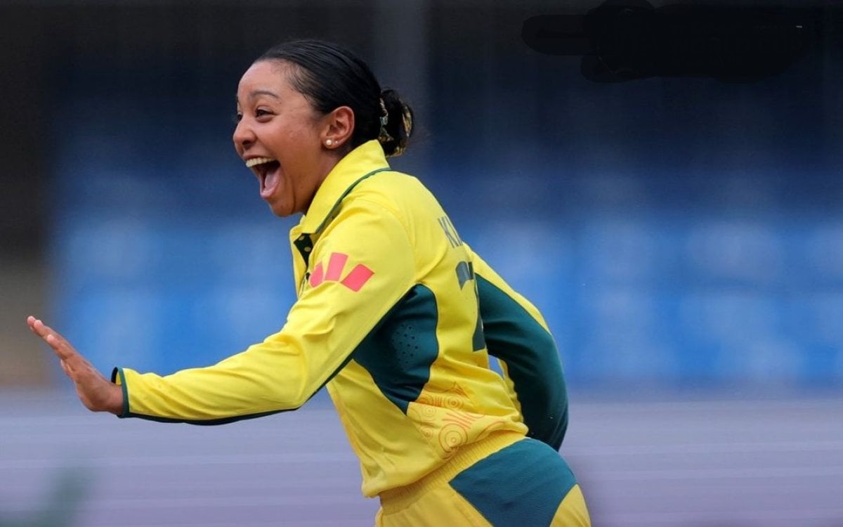 Women's World Cup: Alana King's magical seven-fer wraps South Africa for 97