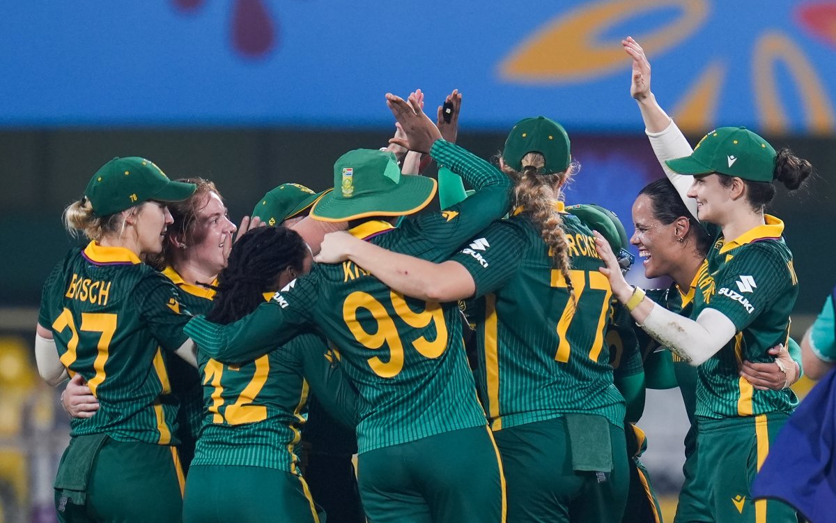 Women’s World Cup: Wolvaardt’s Ton, Kapp’s Fifer Power South Africa To Victory Over England, Into Final (ld)