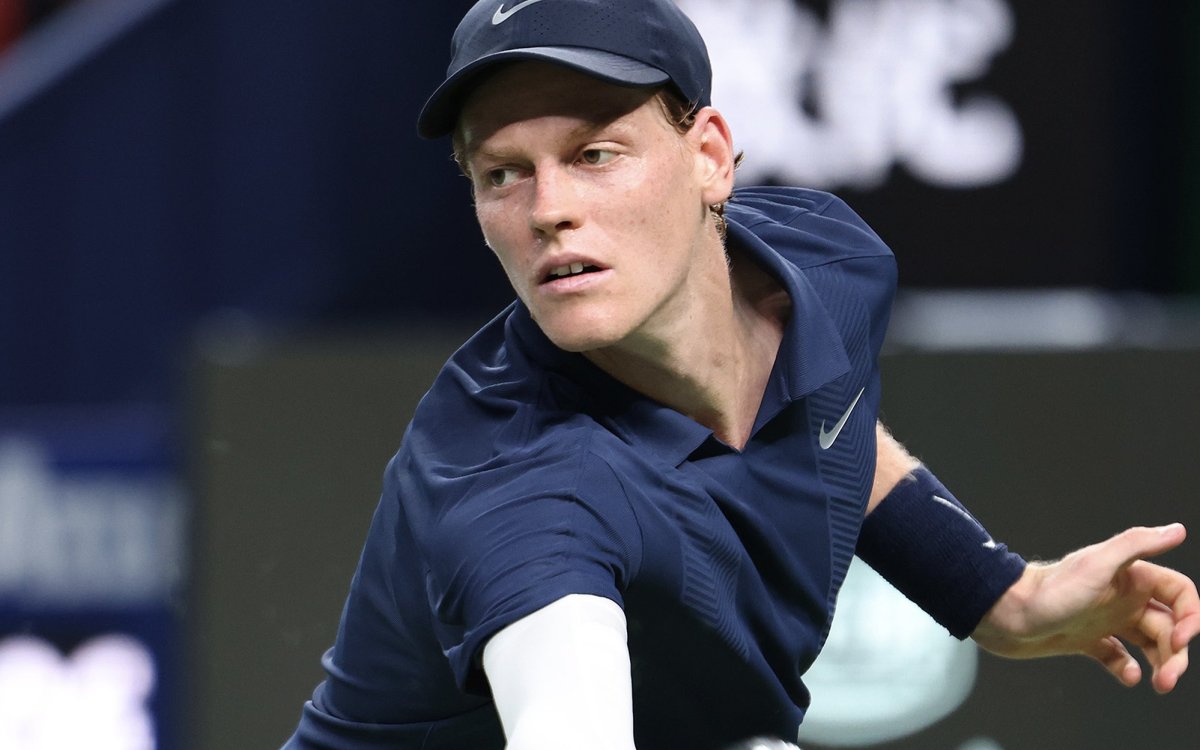 Sinner Downs Ailing Auger-Aliassime To Begin ATP Finals Title Defense