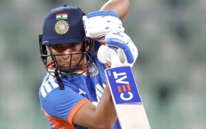 5th T20I: Harmanpreet's 68 and late blitz from Arundhati help India post 175/7