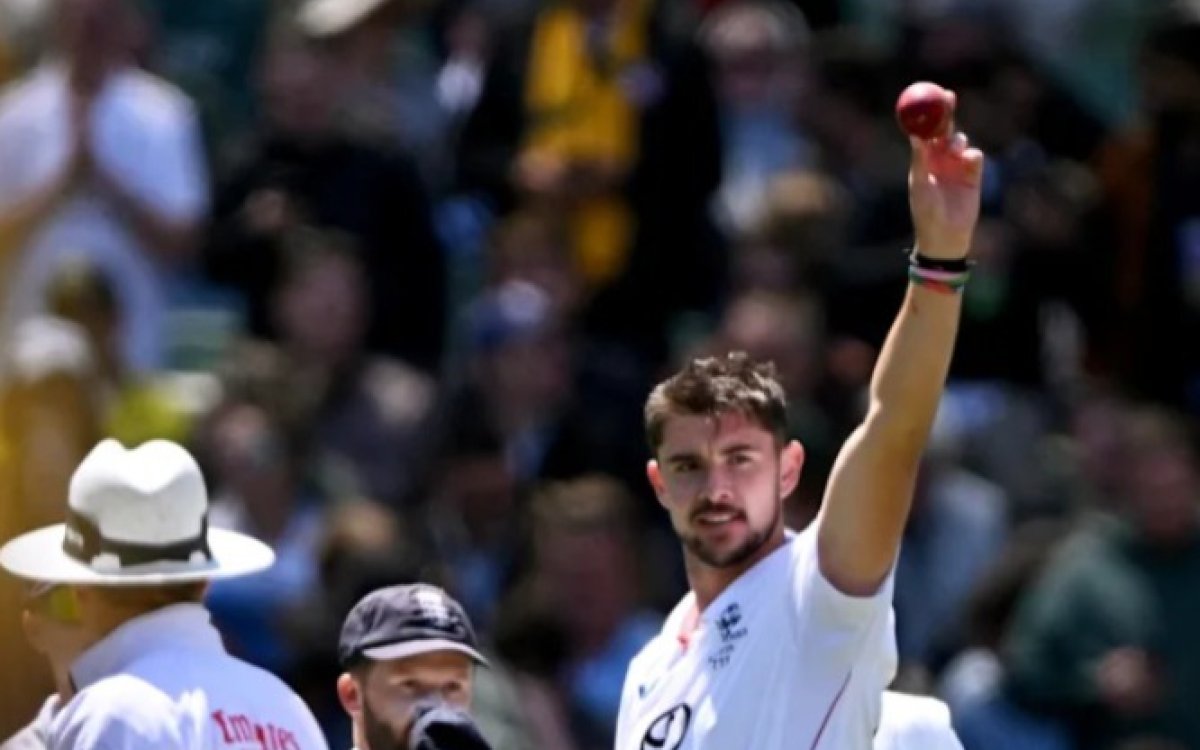 Ashes: Tongue becomes first England bowler since 1998 to take five-for at MCG