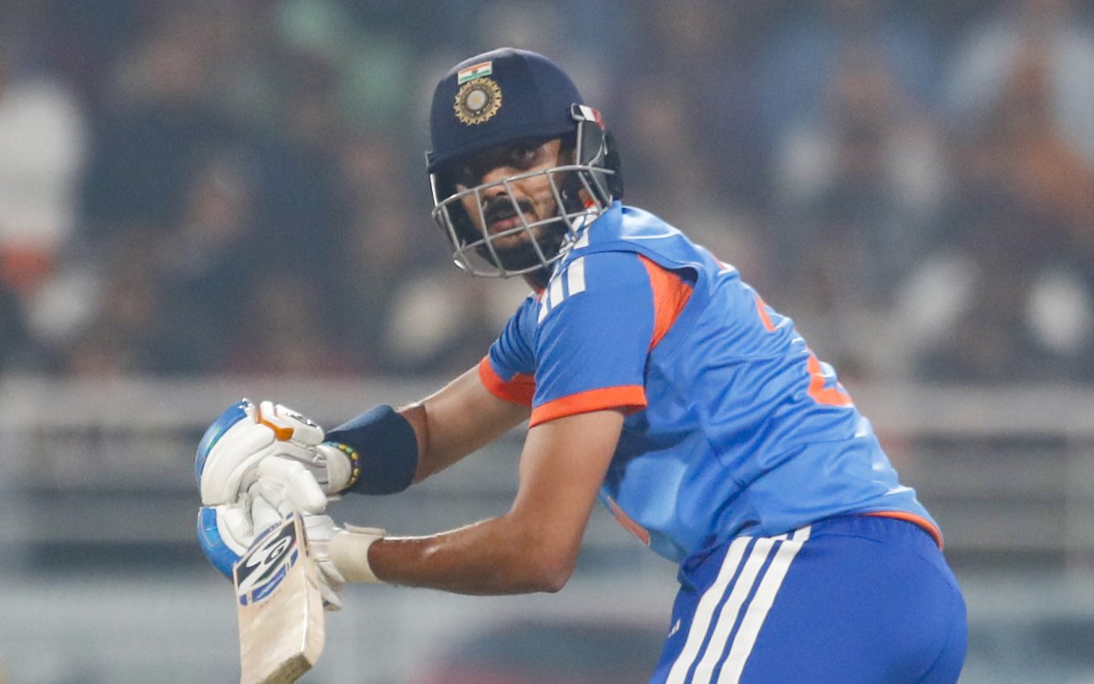 Batting at No. 3 was not an ideal position for Axar: Bangar