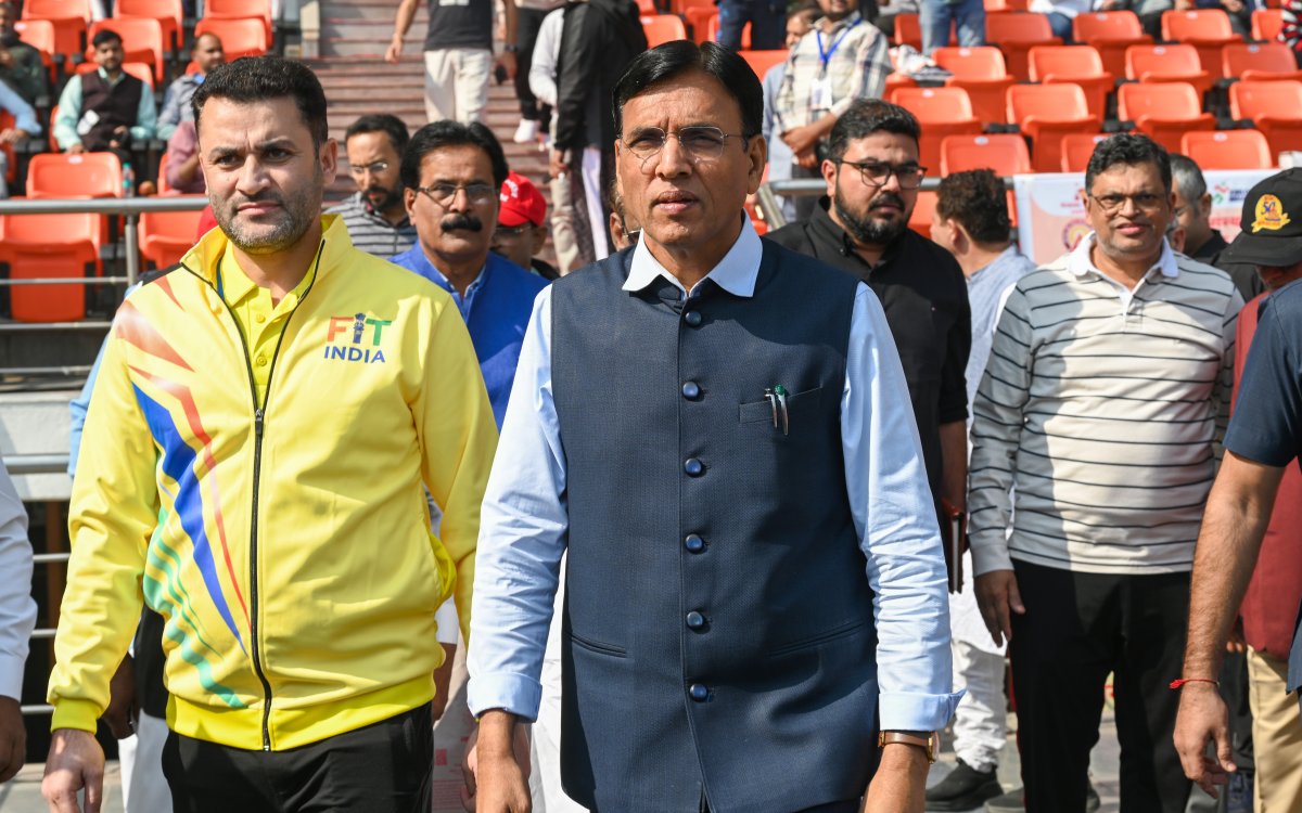 Fit India Sundays on Cycle in Varanasi to celebrate India hosting Commonwealth Games 2030