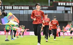 Kirstie Gordon returns to international cricket with Scotland, ends time with England