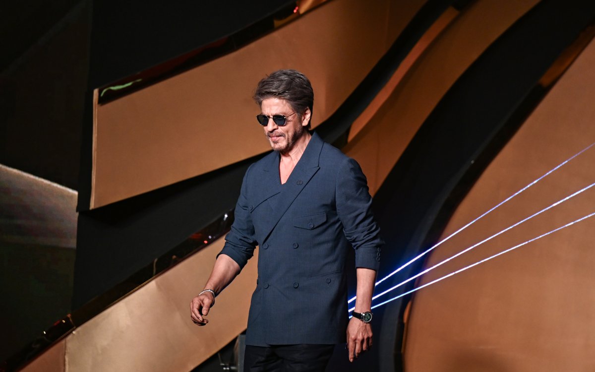 Lionel Messi meets KKR co-owner Shah Rukh Khan during his GOAT Tour