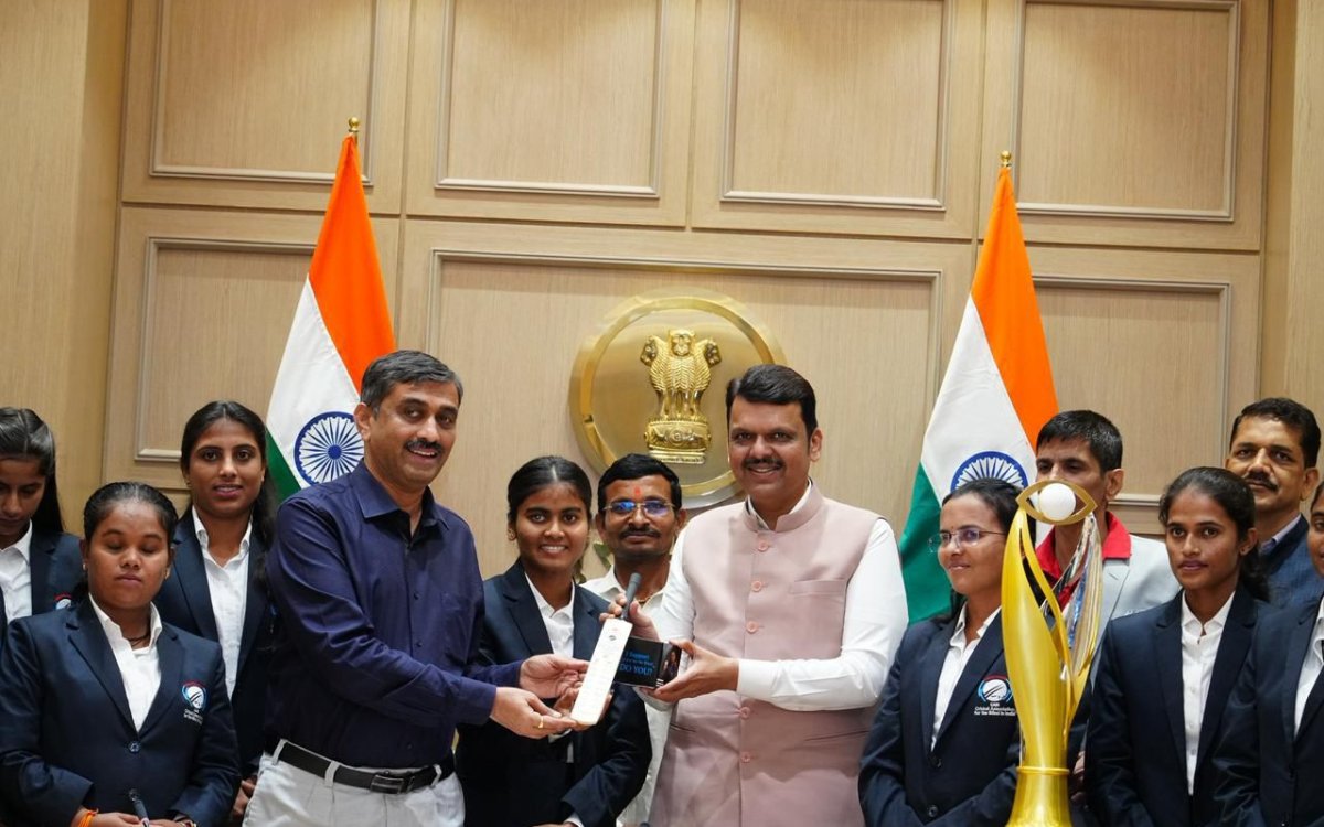 Maharashtra CM Fadnavis felicitates World Cup-winning blind women’s cricket team