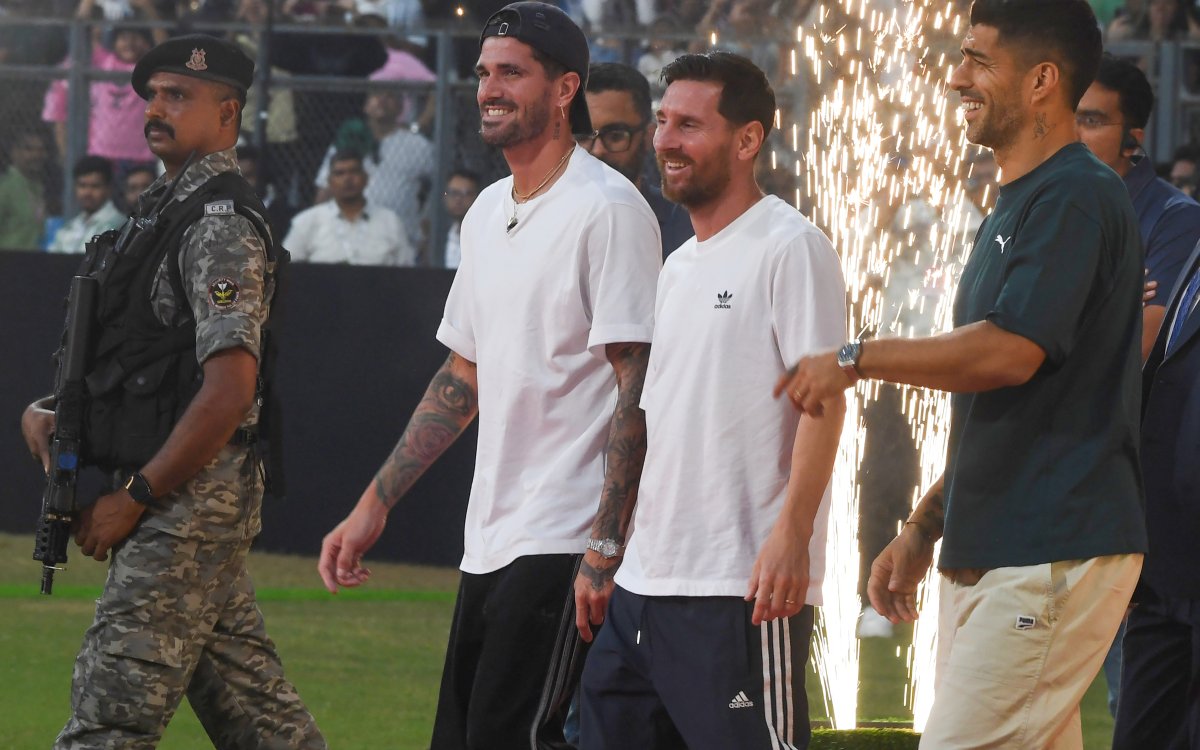 Messi mania grips Delhi as thousands flock to Arun Jaitley Stadium