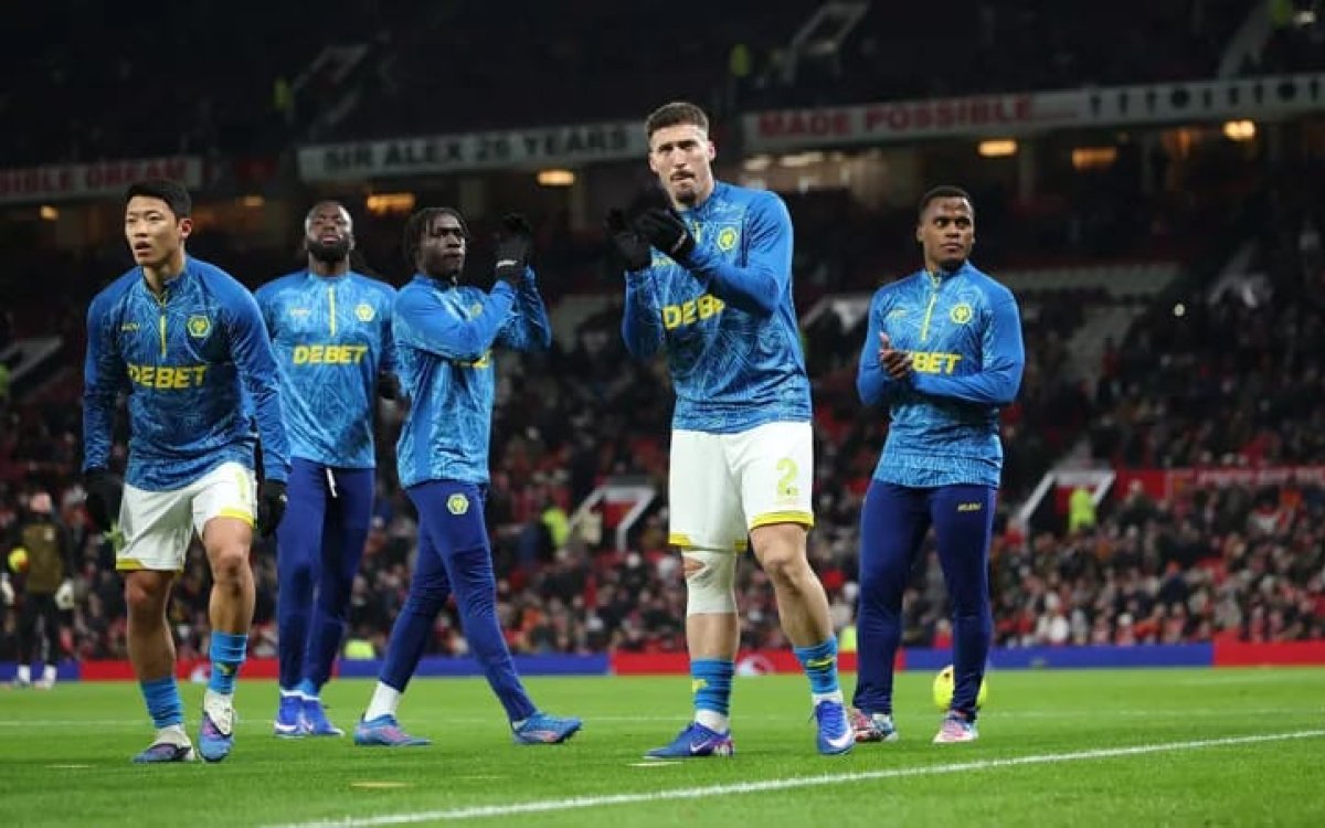 Premier League: Wolves end run of 11 consecutive losses after 1-1 draw with Man Utd