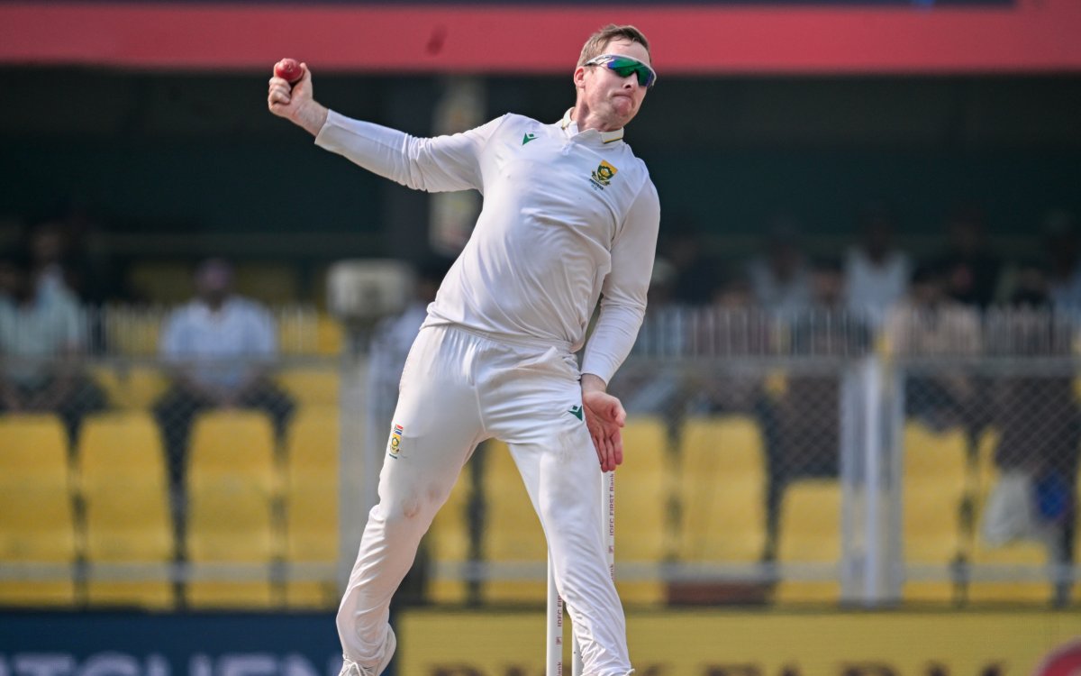 Simon Harmer bags ICC men’s player of the month award for November