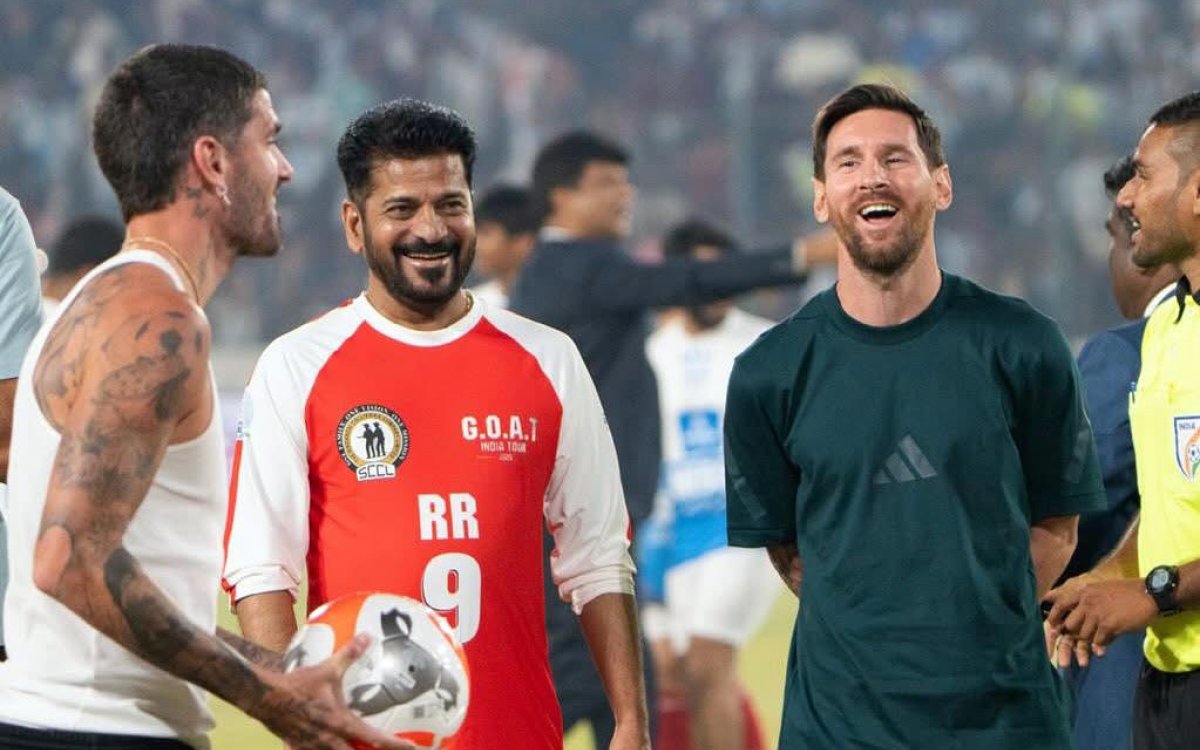 Telangana CM thanks Messi for enthralling fans in Hyderabad, congratulates security personnel
