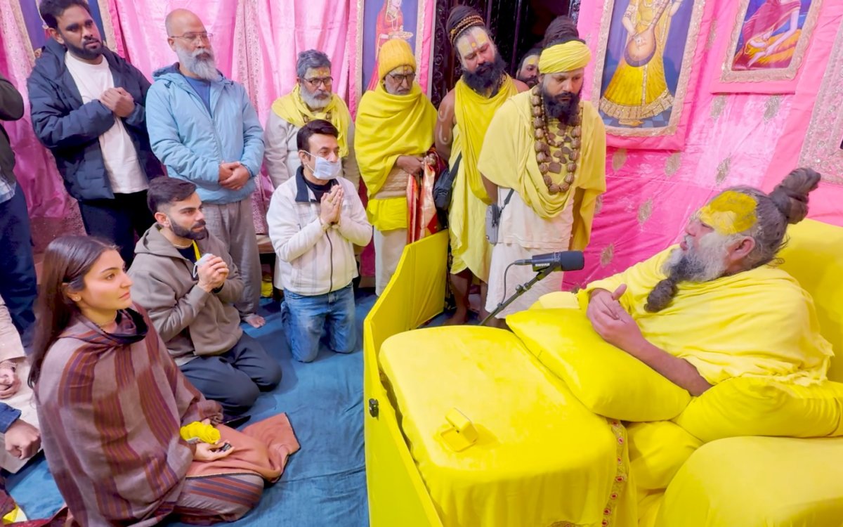 Virat Kohli visits Premanand Ji Maharaj’s ashram with wife Anushka Sharma