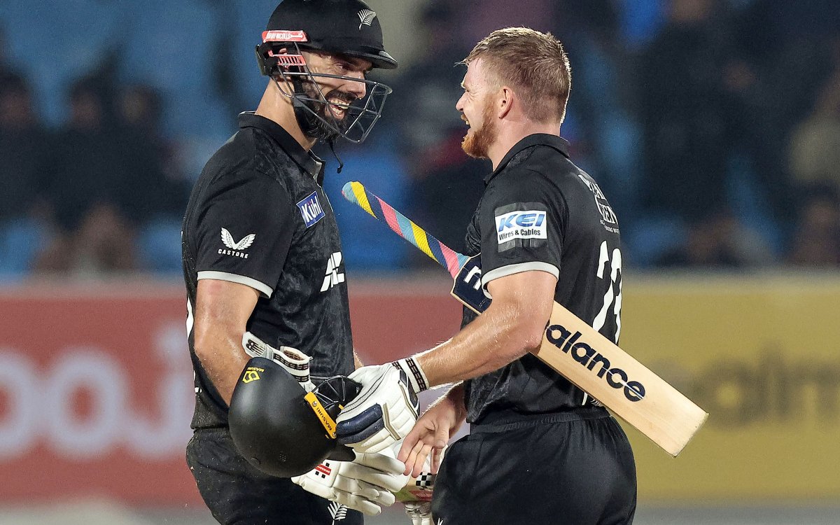 2nd ODI: Mitchell steals Rahul’s thunder as NZ register seven-wicket win over India (ld)