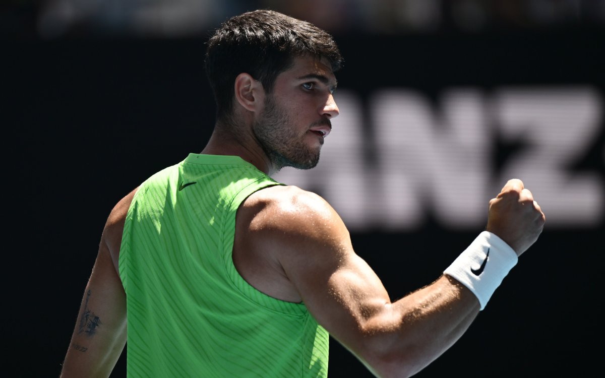 Alcaraz battles past Paul to book Australian Open QF spot