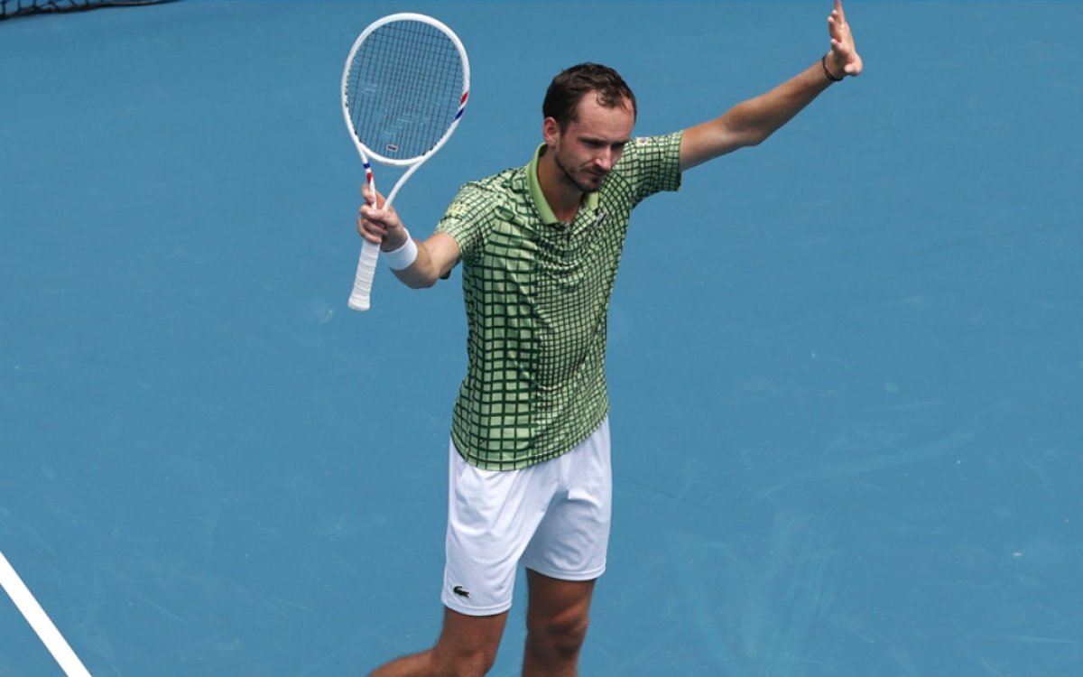Aus Open: Medvedev crashes out; De Minaur prevails into QF