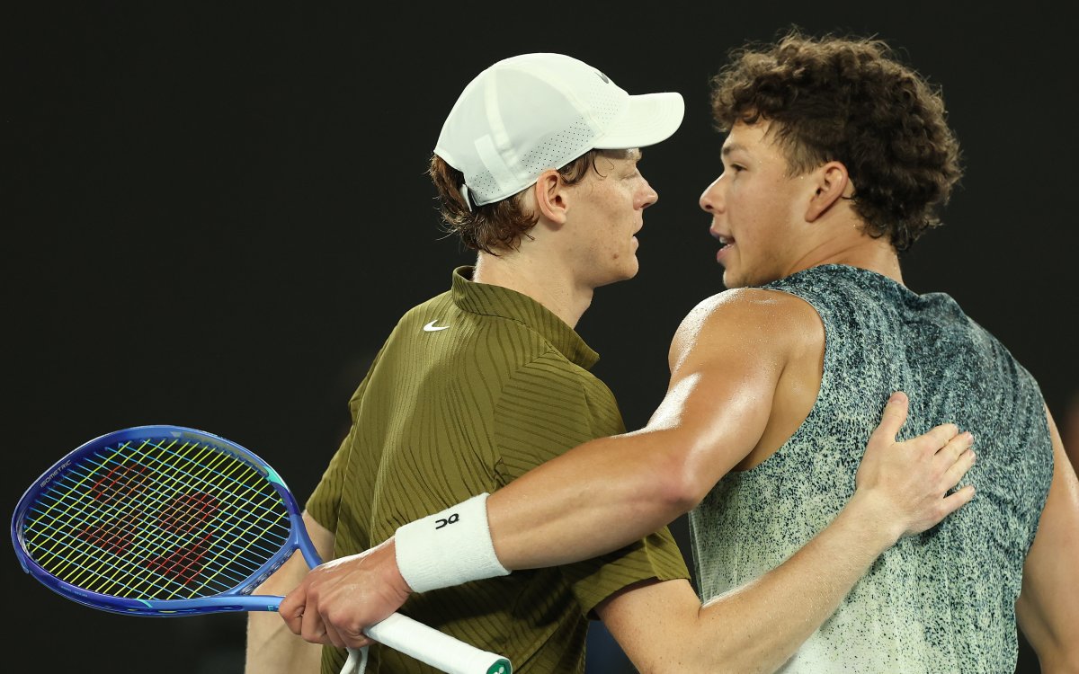 Aus Open: Sinner beats Shelton to book SF date with Djokovic