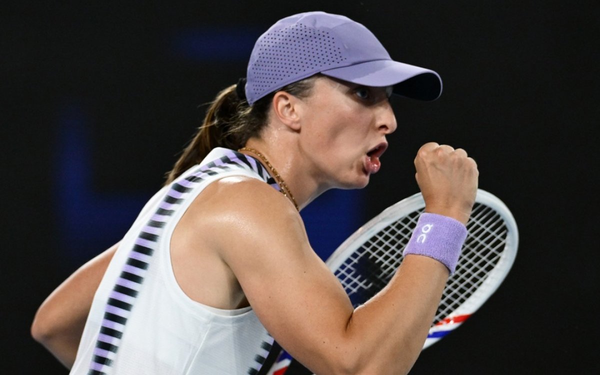 Aus Open: Swiatek brushes past Kalinskaya to reach round of 16