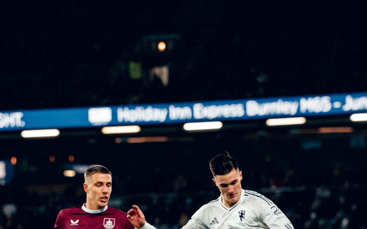 Burnley held Man Utd 2-2, Villa play out goalless draw with Palace