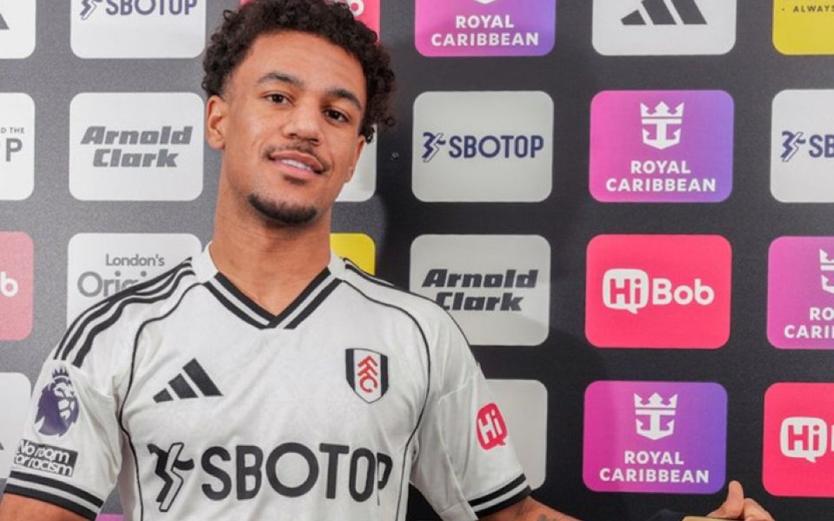 Fulham sign Norway winger Oscar Bobb from Man City