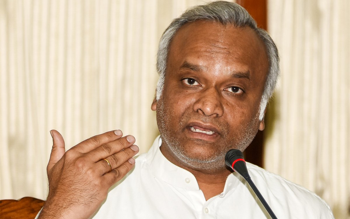 KKR releasing Bangladeshi player from IPL 2026 squad draws mixed reactions from political leaders