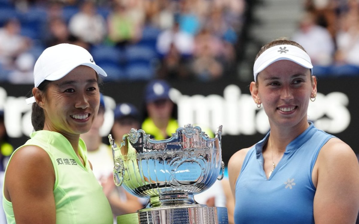 Mertens and Zhang win Australian Open women's doubles title