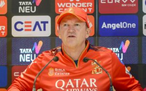 Pieterson bids for Andy Flower to replace McCullum as England head coach