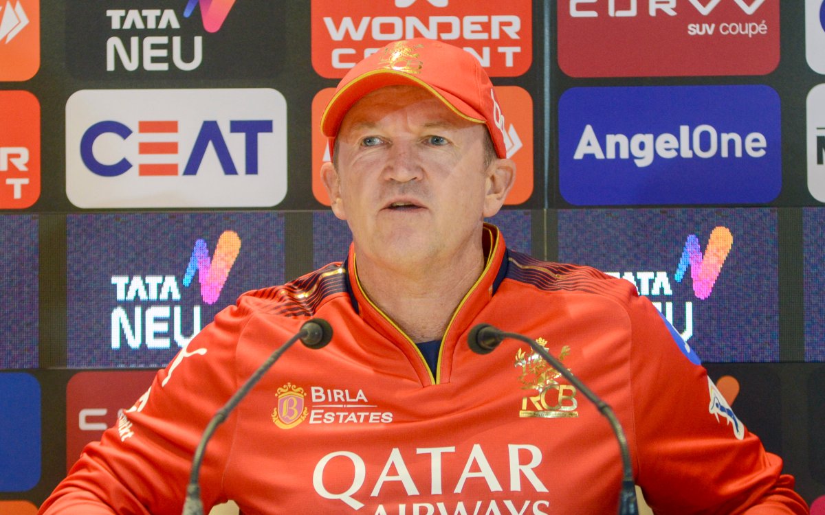 Pieterson bids for Andy Flower to replace McCullum as England head coach