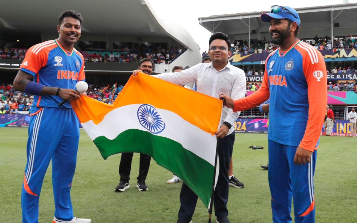 Sports fraternity 'celebrates the constitution that shapes India' on 77th Republic Day