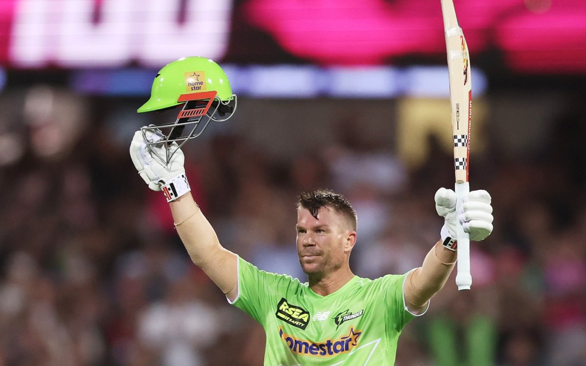 Warner signs extension with BBL club Sydney Thunder