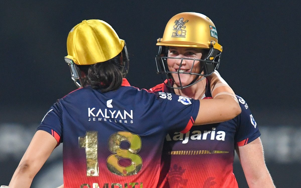 'With those muscles, you just have to go for it': Smriti hails Grace Harris' power hitting