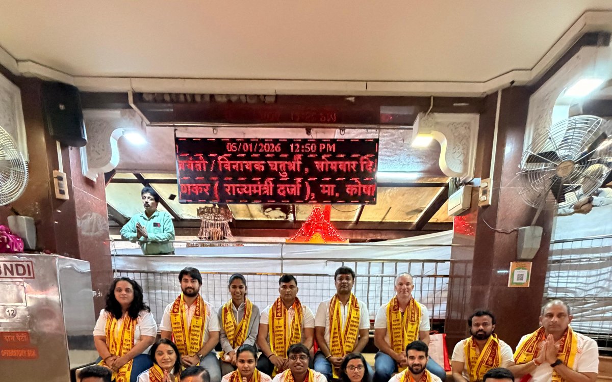 WPL 2026: Gujarat Giants visit Siddhivinayak Temple in Mumbai to seek blessings