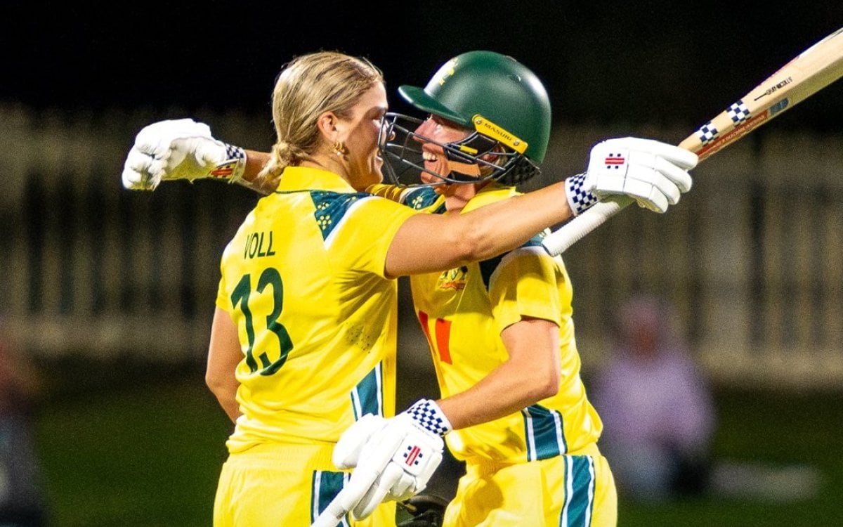 2nd ODI: Voll's ton helps Australia seal ODI series with 5-wicket win over India
