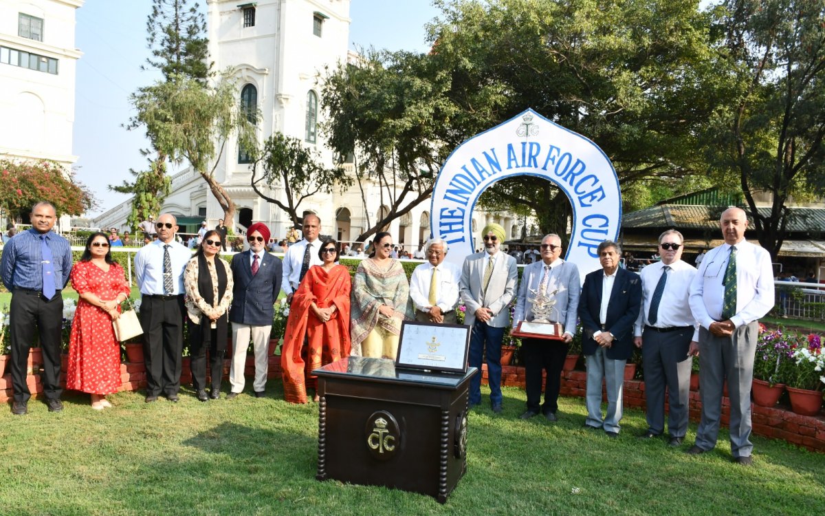 IAF Cup and Eastern Air Command Cup races held in Kolkata in Air Chief's presence