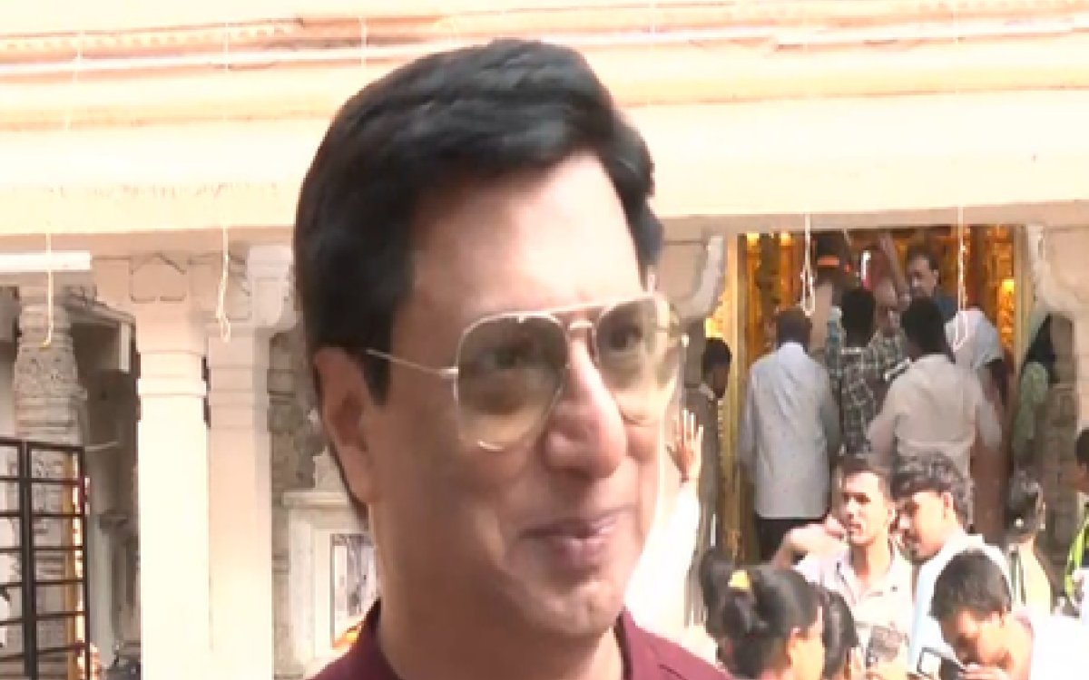 ‘India's victory certain’, says filmmaker Madhur Bhandarkar as he worships Lord Shiva at Babulnath T