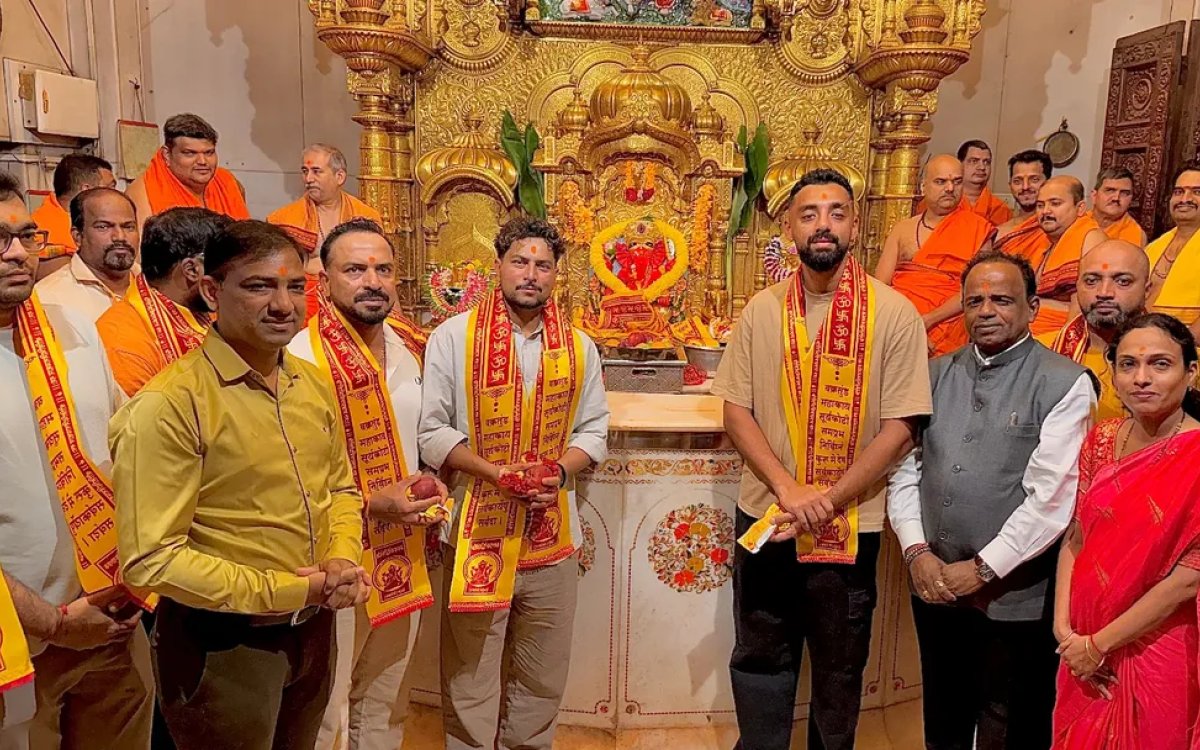 Members of Team India visit Shree Siddhivinayak Temple ahead of T20 WC opener