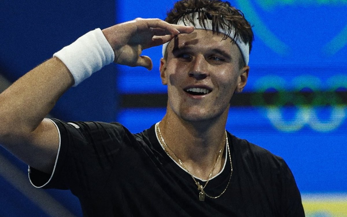 Mensik upsets Sinner in Doha, sets SF with Fils